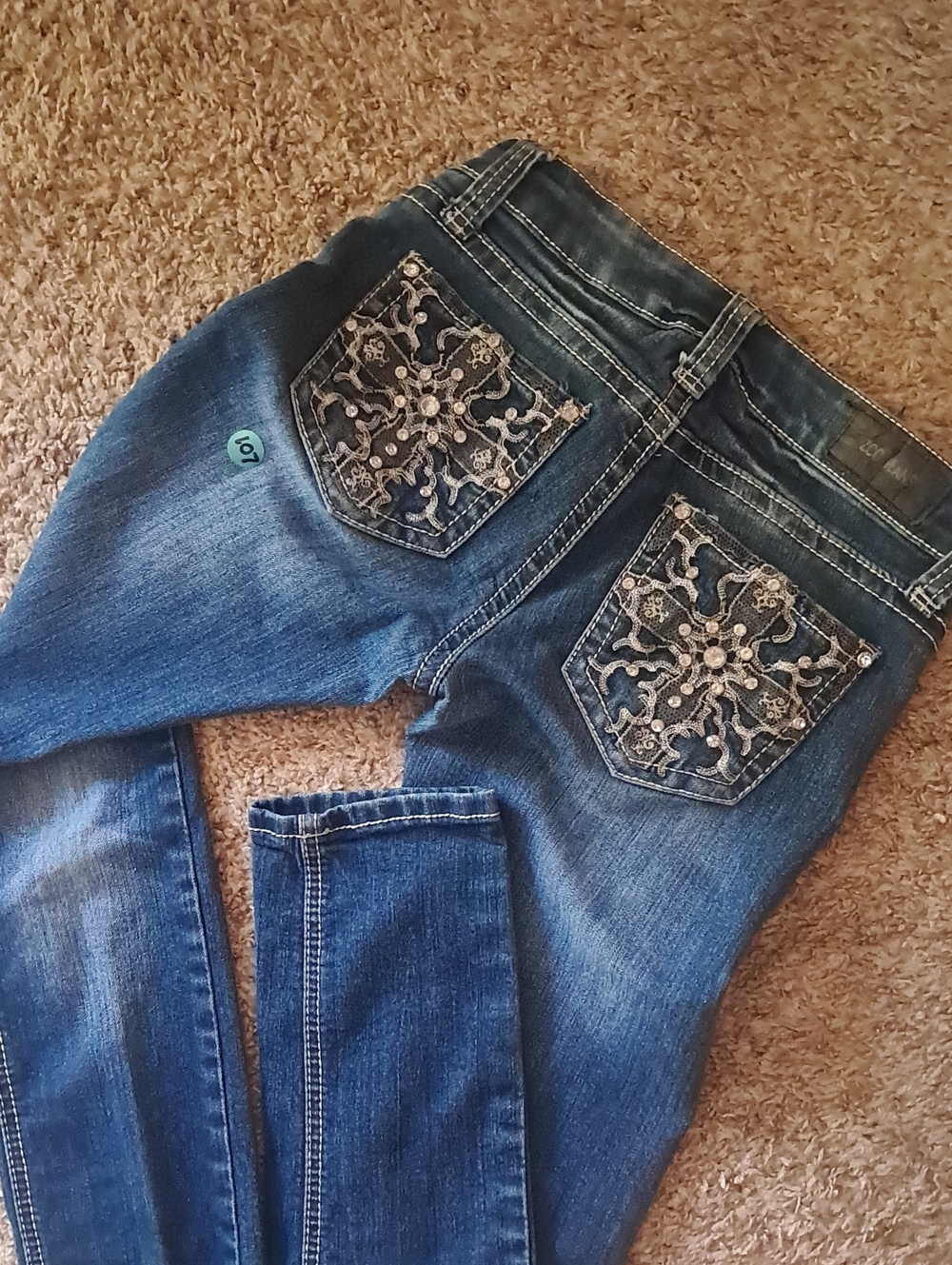 (107)  Zco Size 1 Skinny Jeans